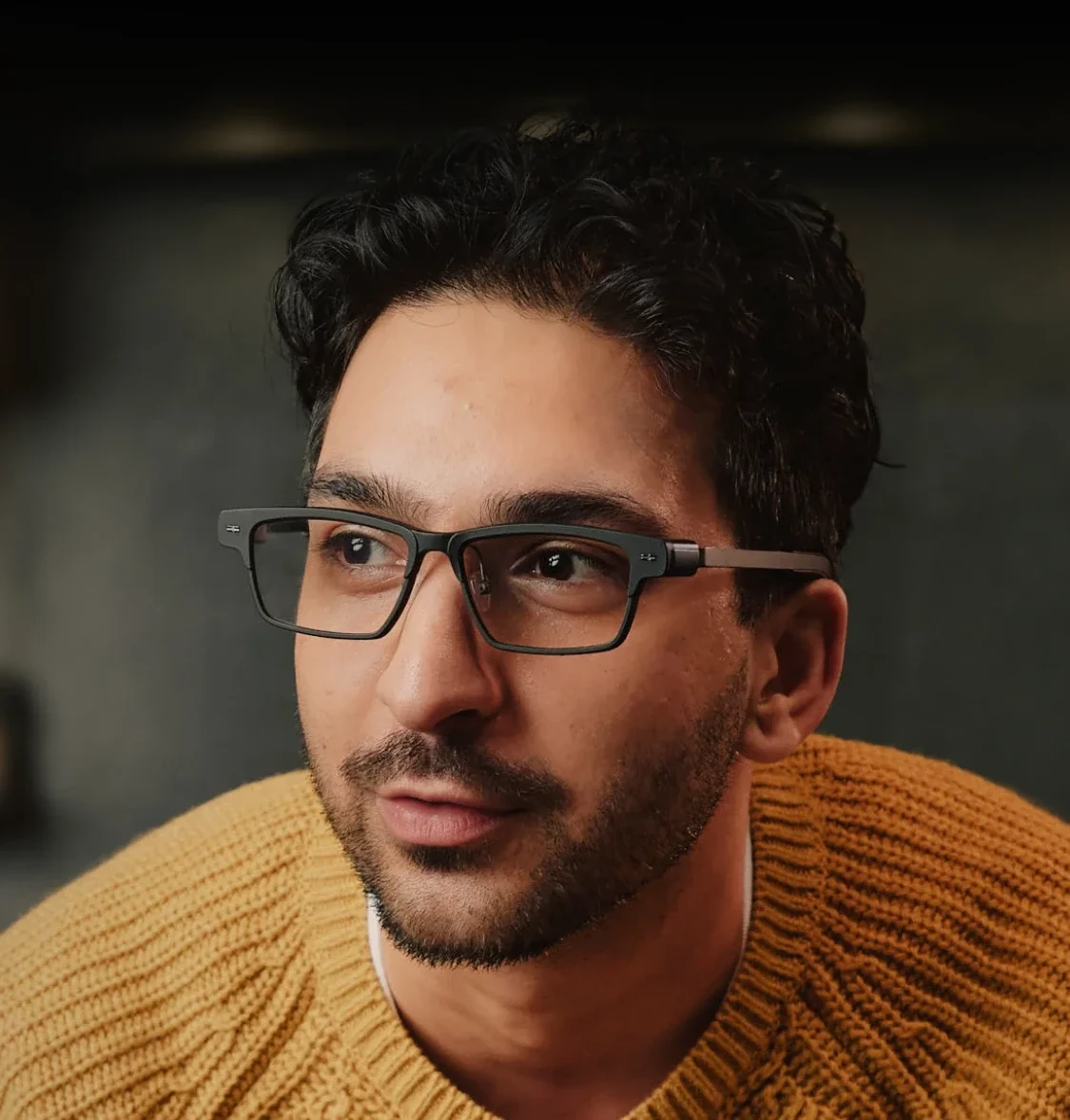 MemoMind One: camera-free AI glasses with a hidden dual Micro-LED display